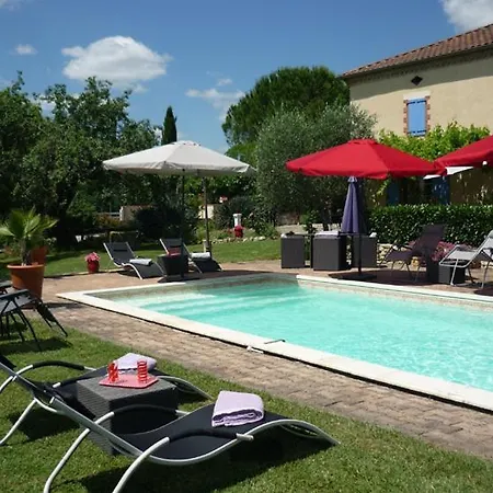 לינה וארוחת בוקר Au Mas Du Soleil 3*