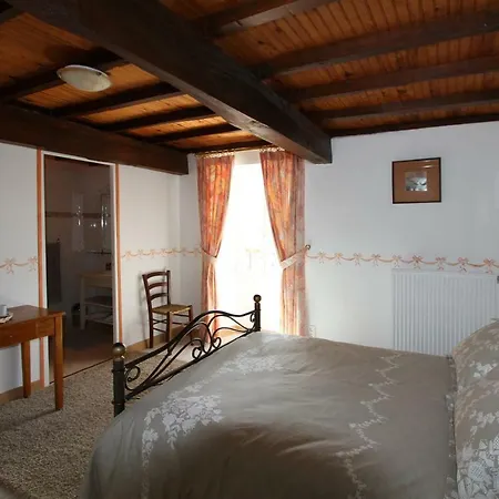 Au Mas Du Soleil Bed & Breakfast