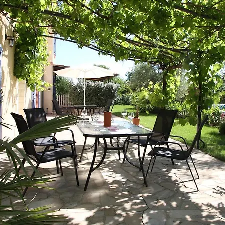 Au Mas Du Soleil Bed & Breakfast 3*